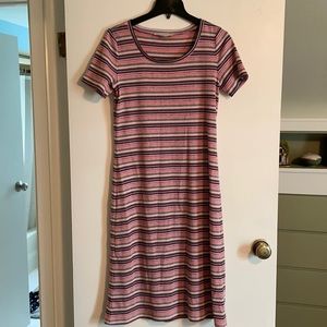 Super cute knit midi length dress.